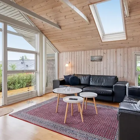 Athislus - 1-1km From The Sea By Interhome
