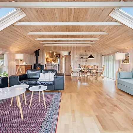 Athislus - 1-1km From The Sea By Interhome